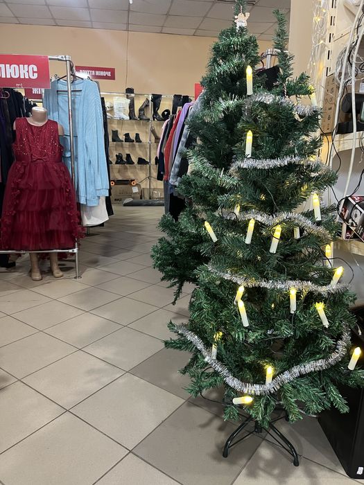 Ялинка новорічна