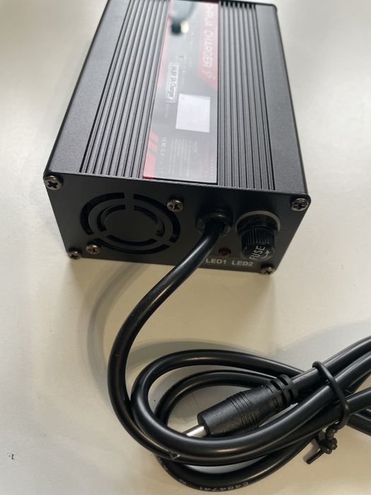 Ładowarka do akumulatorów [232]