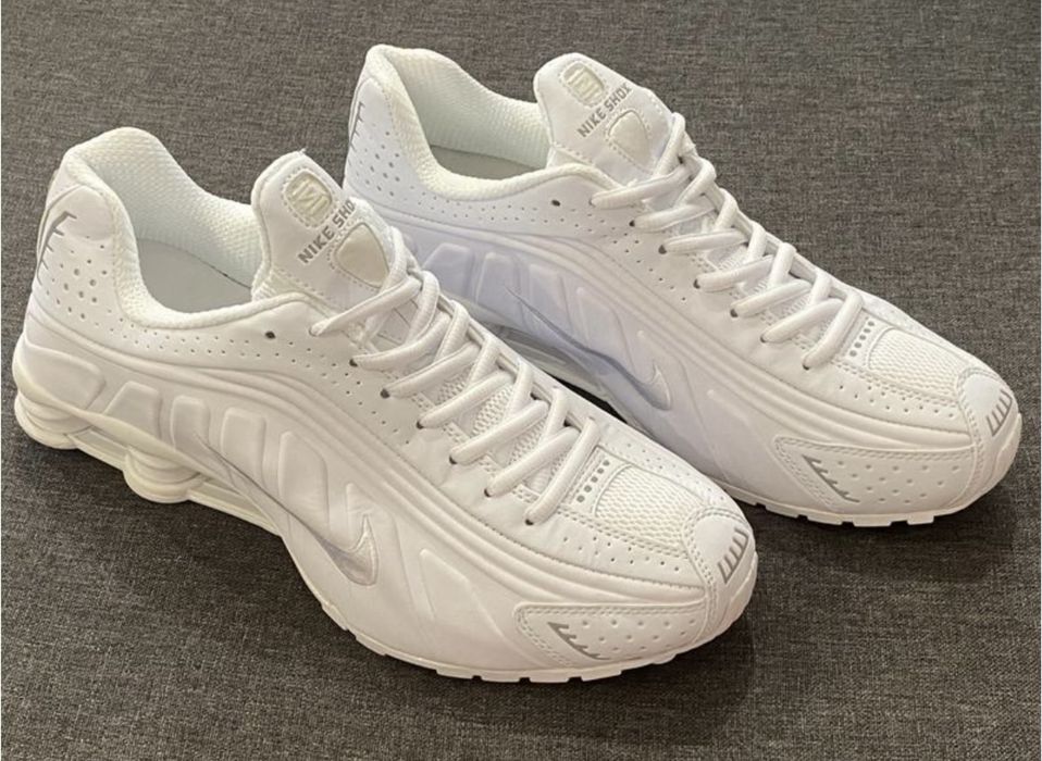 Новые кроссовки Nike Shox R4 39-40 размер