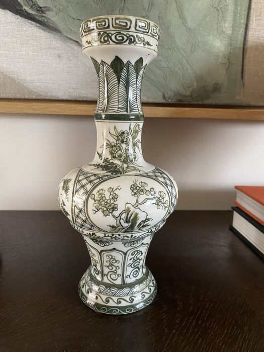 Stary azjatycki wazon recznie malowany