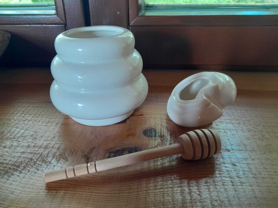 Porcelanowy słoiczek pojemnik na miód  drewniana łyżeczka Home and You