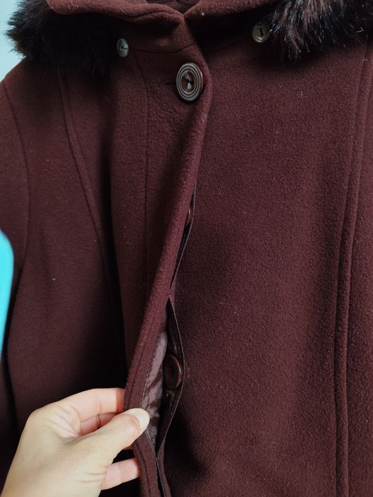 Płaszczyk  zimowy z guzikami i kapturem