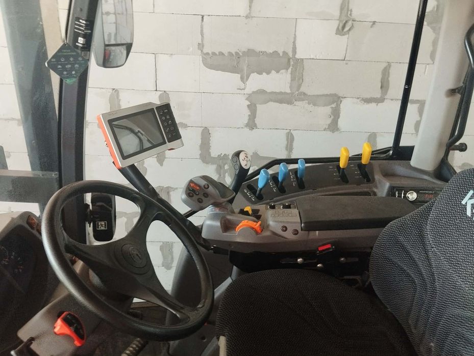 Kubota M6-142 z ładowaczem czołowym