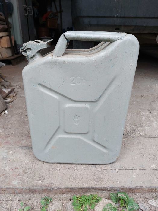 Каністра 20 літрів