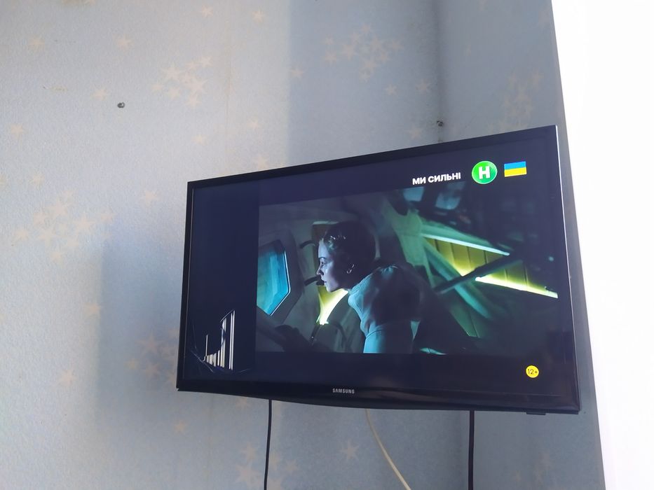 Продам  Led телевизор Samsung UE28H4000KA.Повреждена матрица.