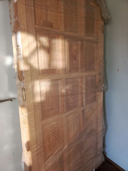 Drzwi zewnętrzne z litego drewna 100cm