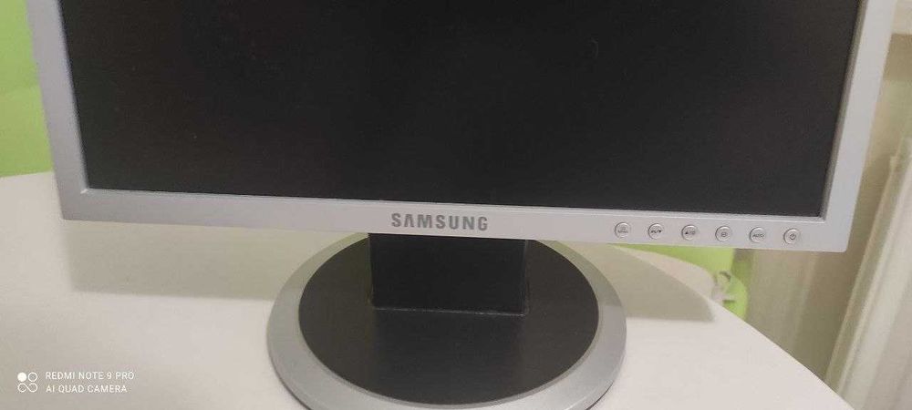 Монітор Samsung в робочому стані