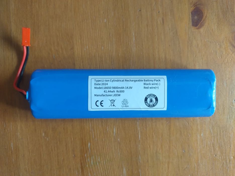 akumulator litowo-jonow (Li-ion) marki JEEW, model RC600.