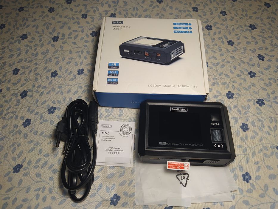 Зарядний пристрій, зарядное устройство ToolkitRC M7AC 300W/15A
