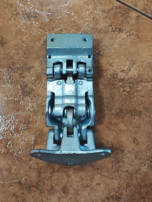 Петля дверей задніх ліва/права Iveco Daily