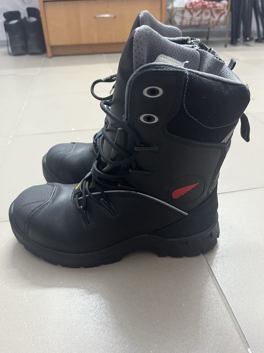 Red Wing 3207 Petoking Safey Boots Black 100%