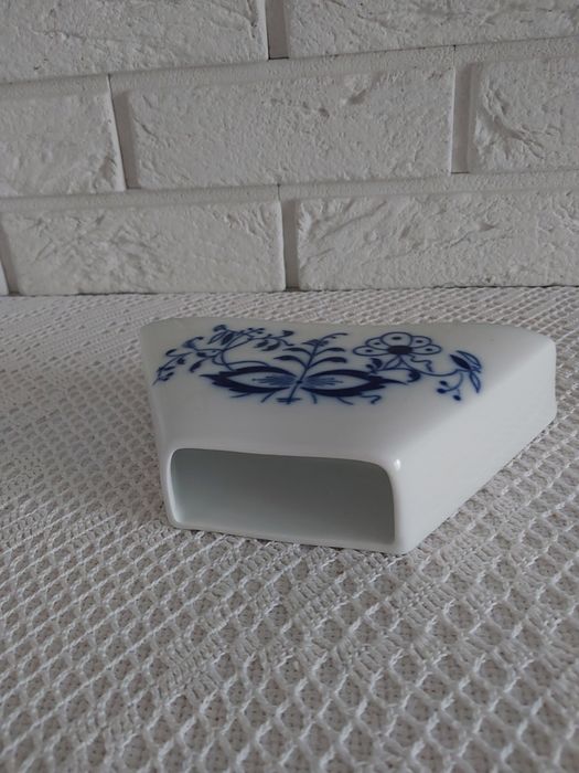 Wzór cebulowy skrzyneczka na filtry do kawy.