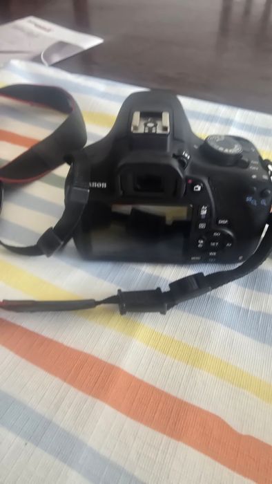 Camara canon com 2 lentes