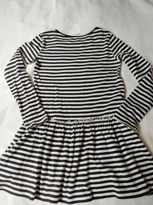 Sukienka w biało czarne paski h&m 122/128