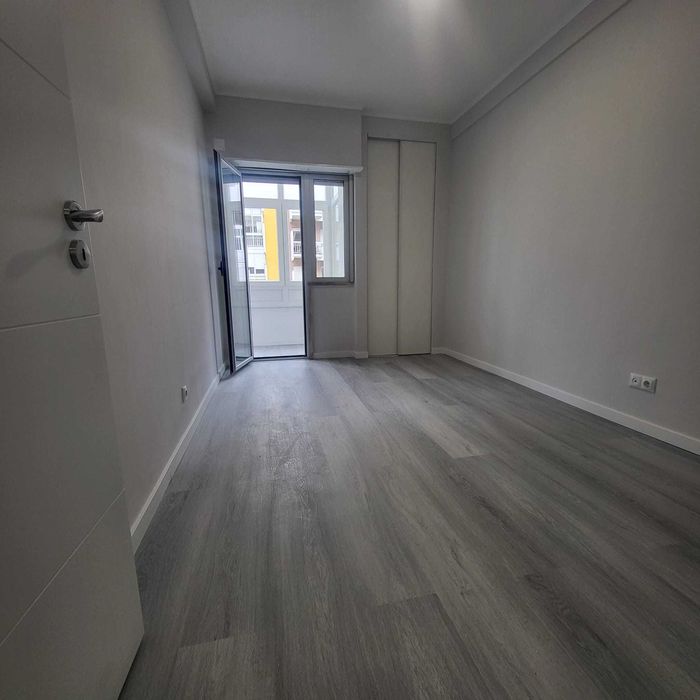 Apartamento T2 remodelado à venda | OEIRAS - VENDA PARTICULAR