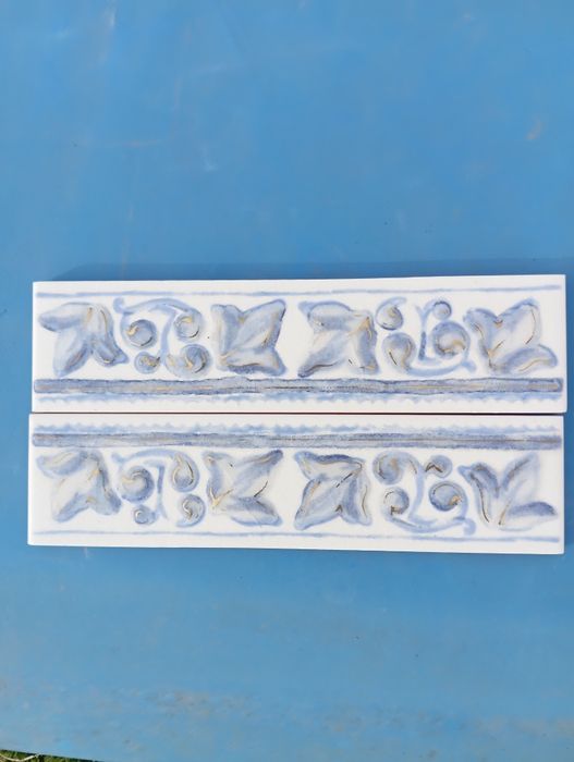 Azulejo faixas dourado e azul