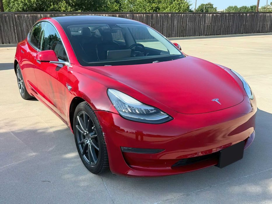 Tesla Model 3      2018