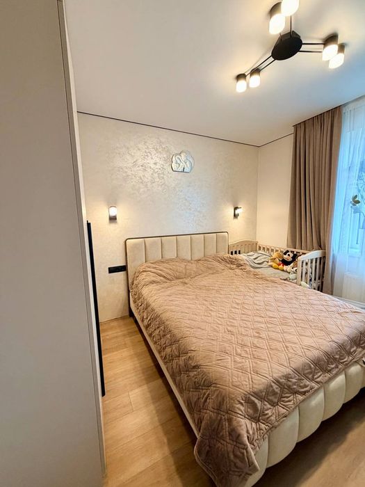 Продаж 1-кімнатної квартири 40 м.кв., вул. Президента Грушевського/Пустомити