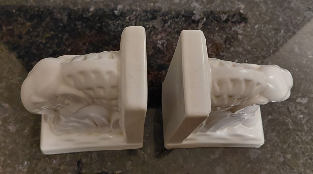 Serra-livros elefantes Sacavém não marcados