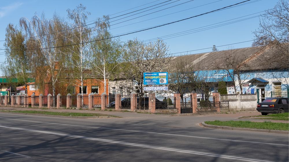 Оренда фасадне комерційне приміщення 264 кв.м Власна парковка  Мазепи Круг Музична