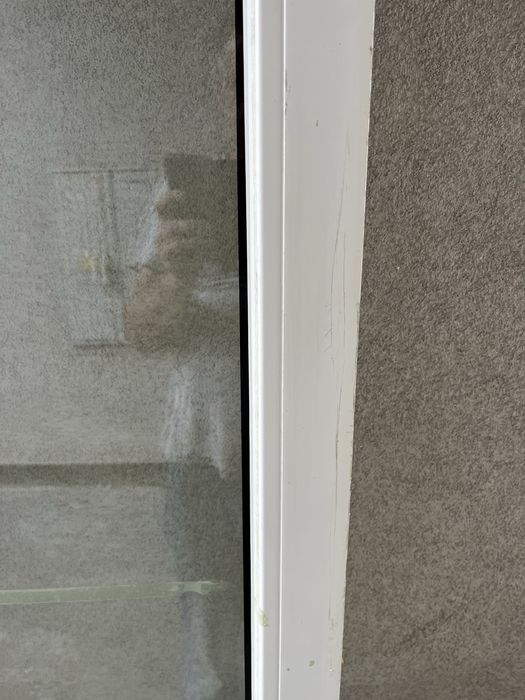 Witryna sklepowa biała