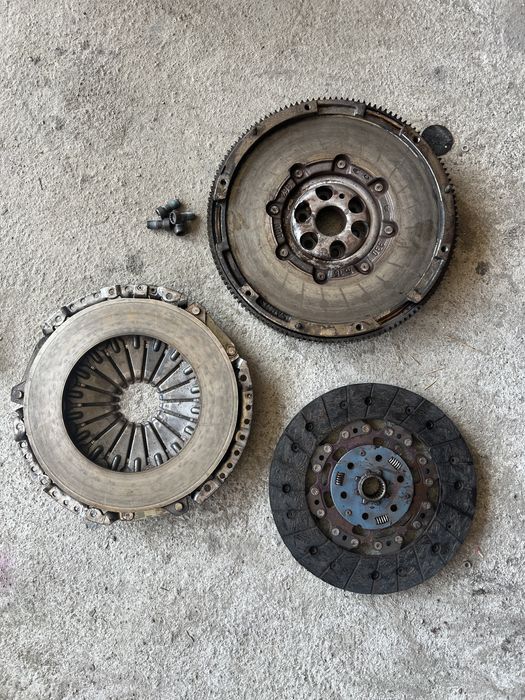 Демфер щеплення маховик 2.0 tdi bmp bmr VW Passat B6 Caddy Skoda