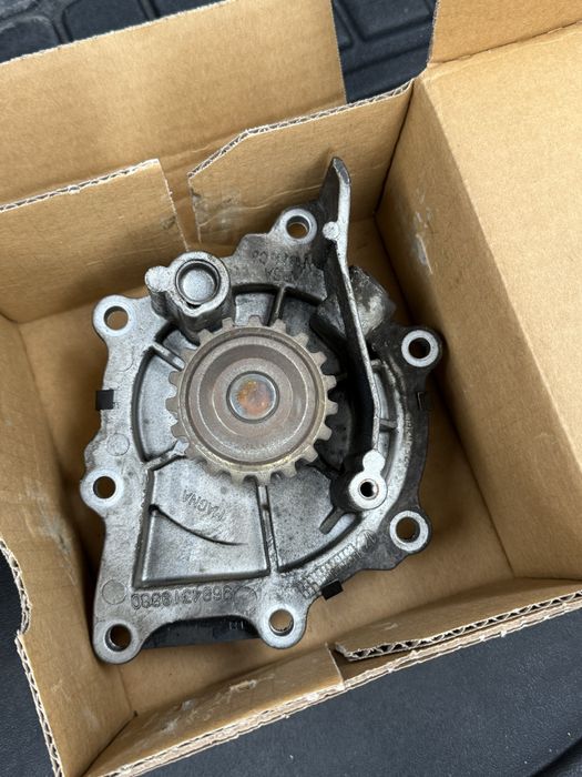 Помпа водяна Ford Mondeo 5 2.0D