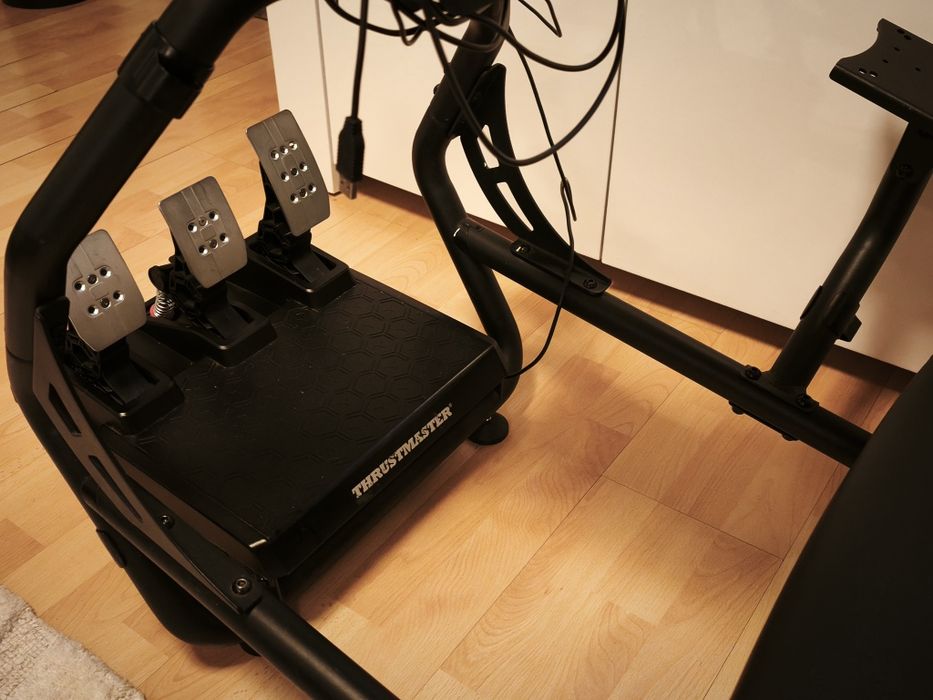 Zestaw wyścigowy kierownica Thrustmaster T248 , fotel gamingowy