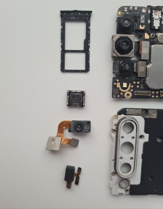 Телефон Xiaomi Mi A3 4/64Gb по запчастинах