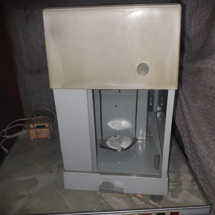 Весы лабораторные