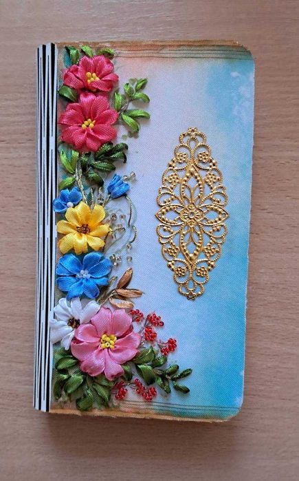 Купюрниці з вишивкою стрічками