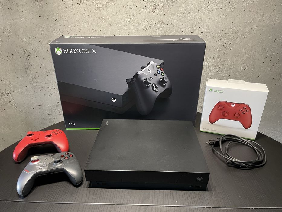 Xbox one X 1gb 3 gry 2 pady