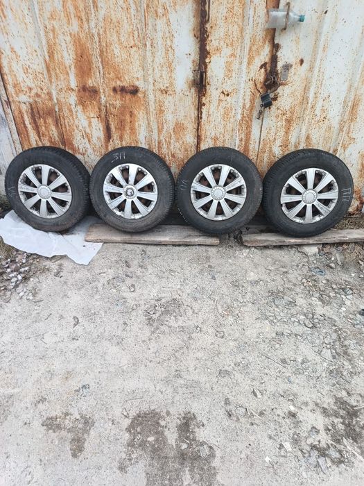 Продам колеса в сборе R13 ,резина 175/70  R13 зимня цена 1000грн за шт