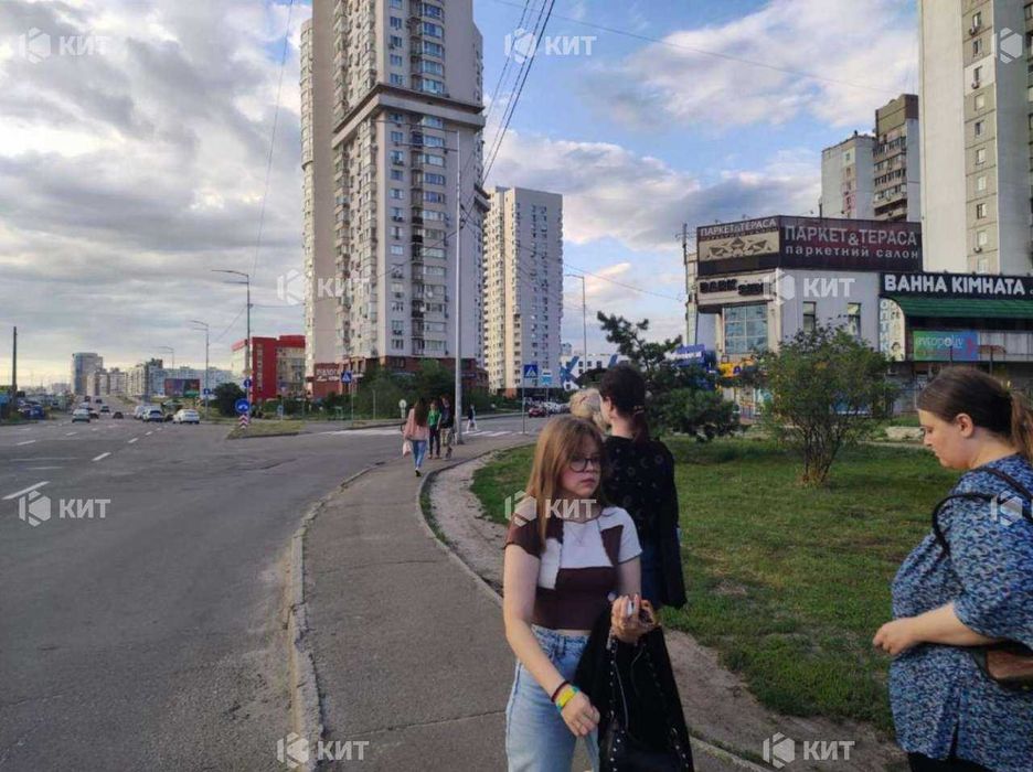 Продаж! Торгове приміщення вул. Мишуги м. Позняки 178кв.м.