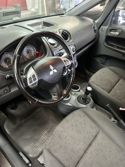 Mitsubishi colt 1.3 Cleartec,castanho em muito bom estado.