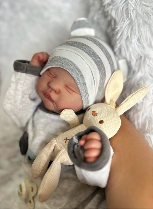 Bebé reborn feito à mão