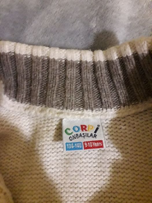 Продам світер на хлопчика.