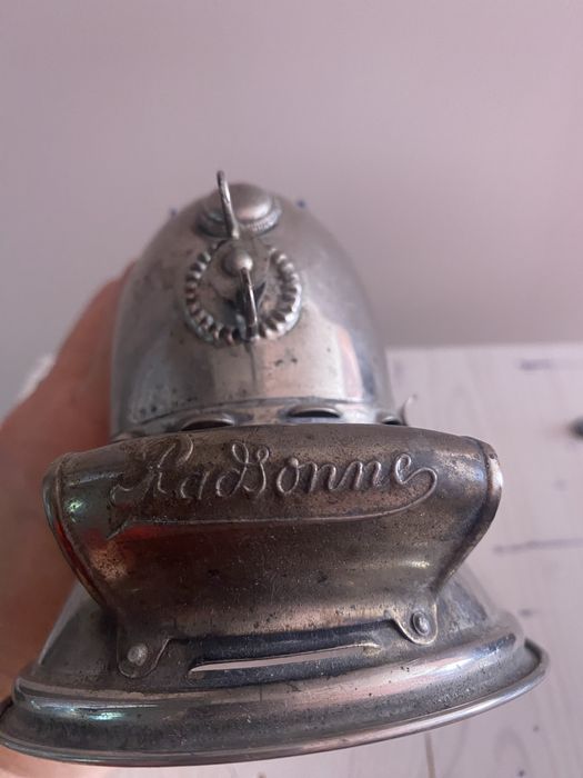 Zabytkowa lampa rowerowa karbitowa