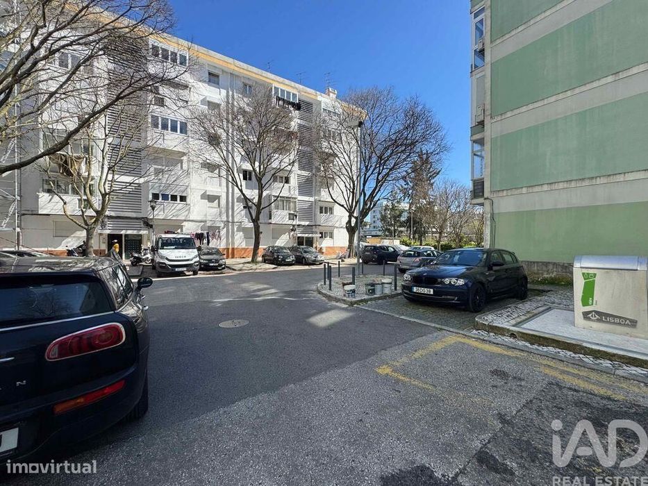 Apartamento T2 em Benfica de 56 m2