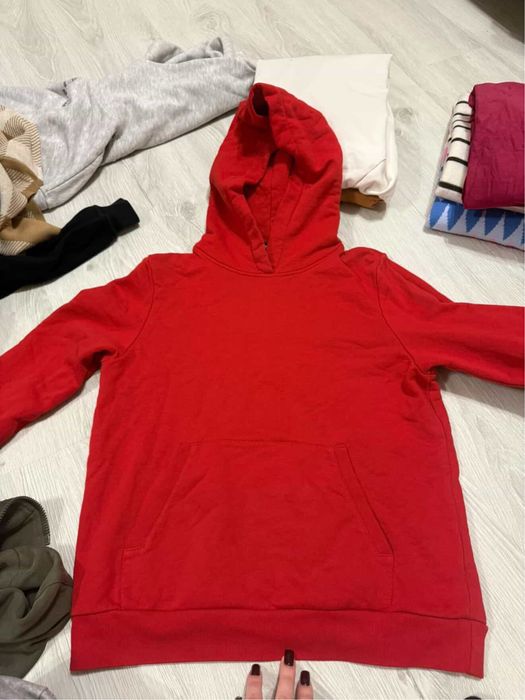 червоне худі стаф