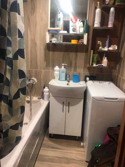 Продаж 3 кімнатної по вул. 8 березня