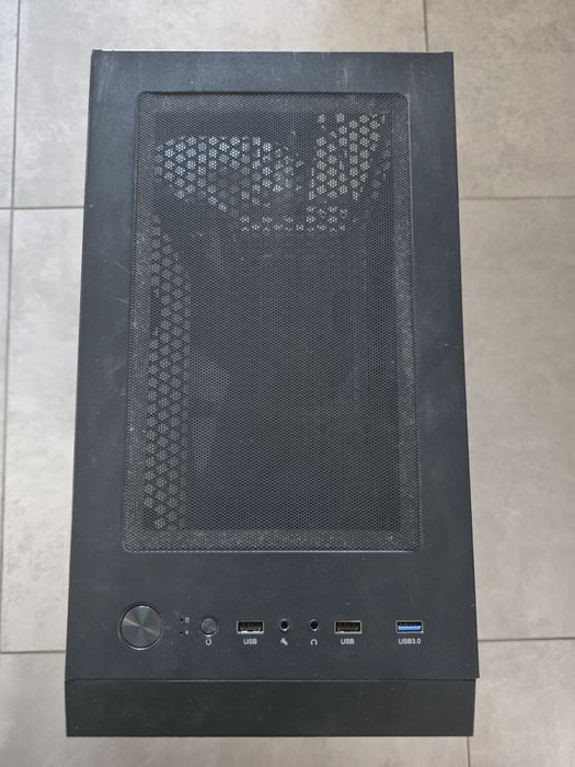 Obudowa z zasilaczem