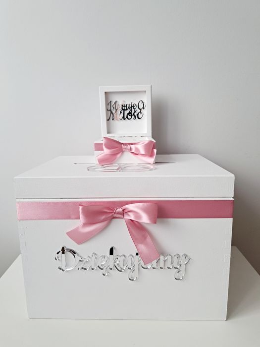 Białe pudełko na koperty obrączki Lustrzane srebrne napisy pleksi plex