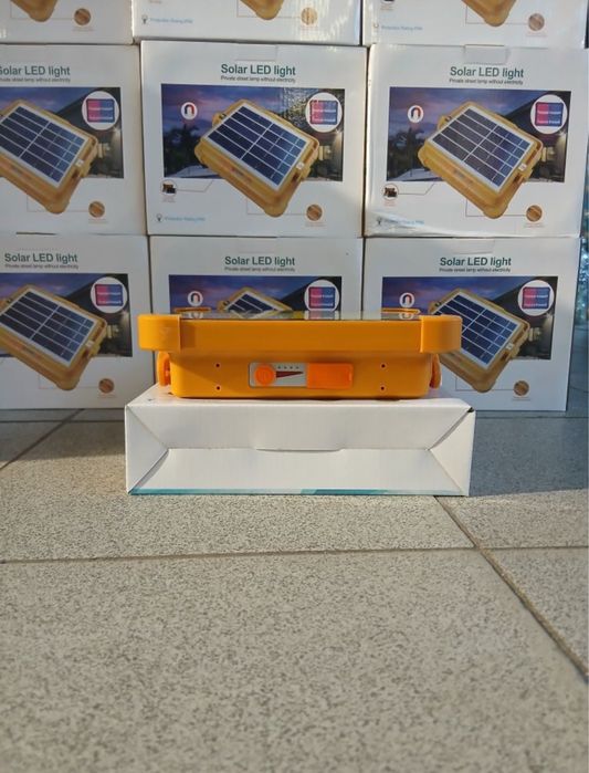solar led light — вуличний ліхтар на сонячній батареї