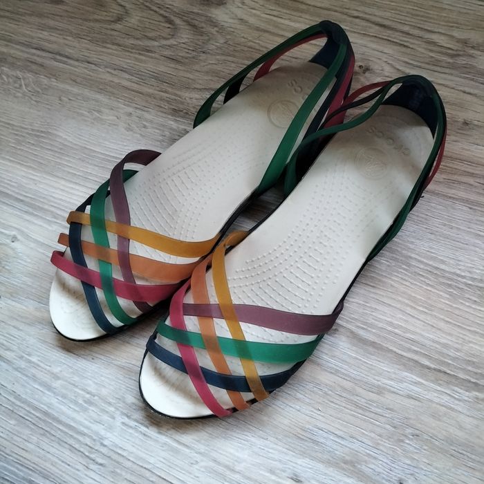 Crocs sandały Huarache Flat W9