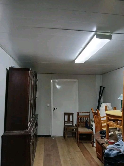 Contentor,com WC ,em bom estado