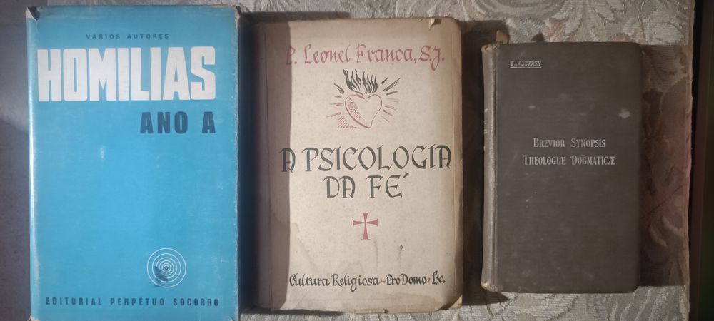 Livros antigos religião católica