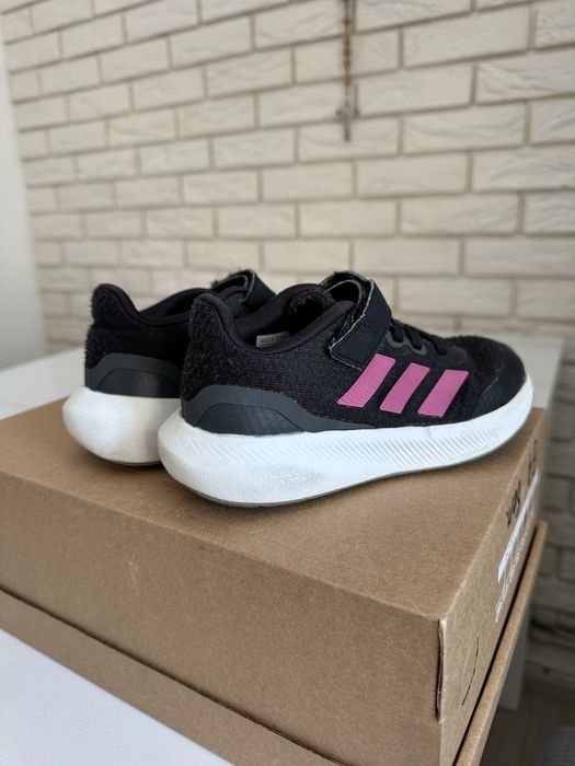 Кросівки adidas для дівчинки