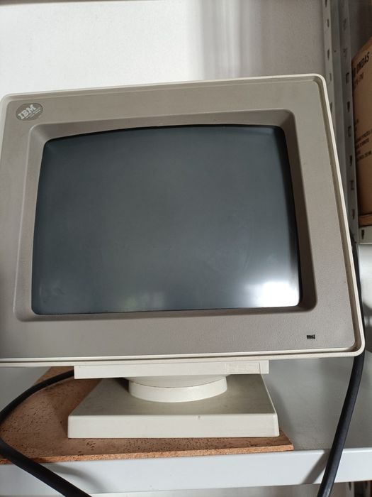 IBM Monitor antigo para coleccionador em Viana do Castelo