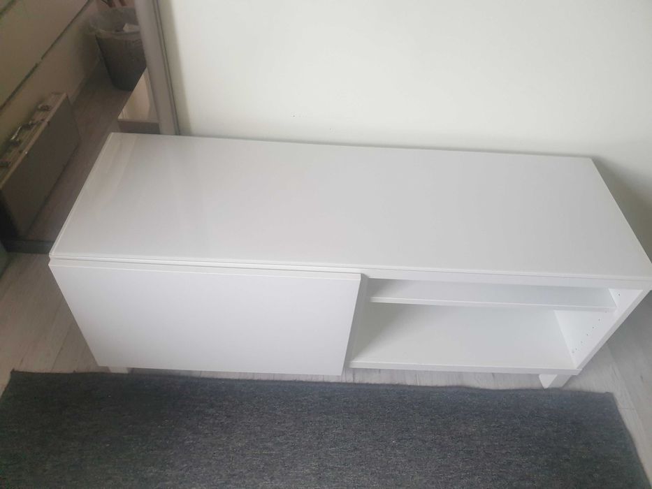 Szafka pod tv szklany blat